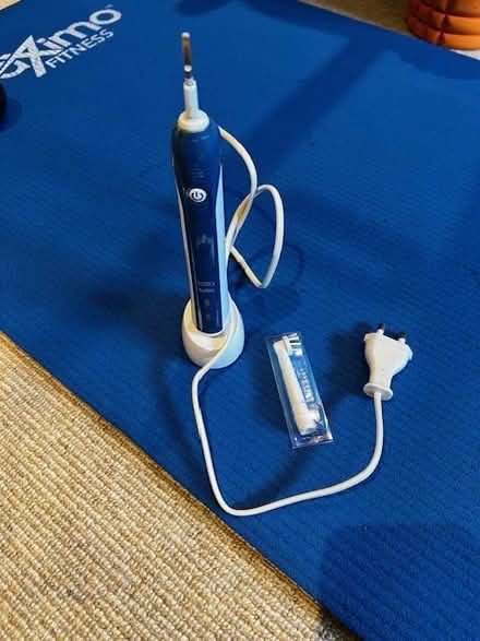 Photo of free Braun Electric Toothbrush (SW4) #1