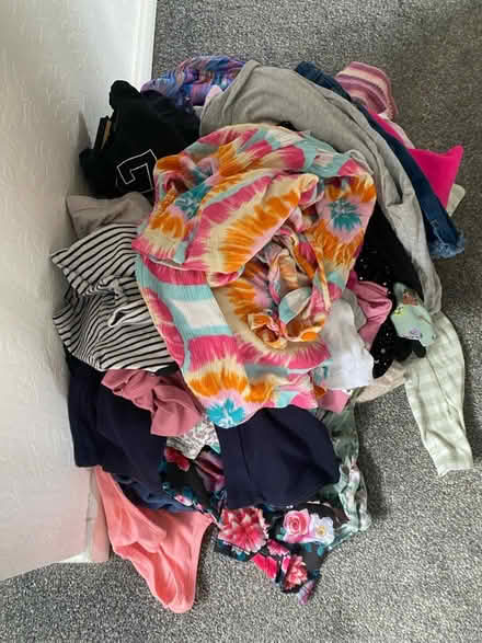 Photo of free Age 7 clothes (LE8) #1