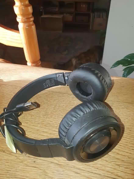 Photo of free Bluetooth Headphones (New Malden KT3) #1