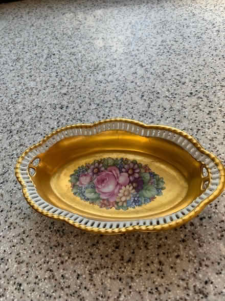 Photo of free small gold ceramic dish (Near Maclay School) #1