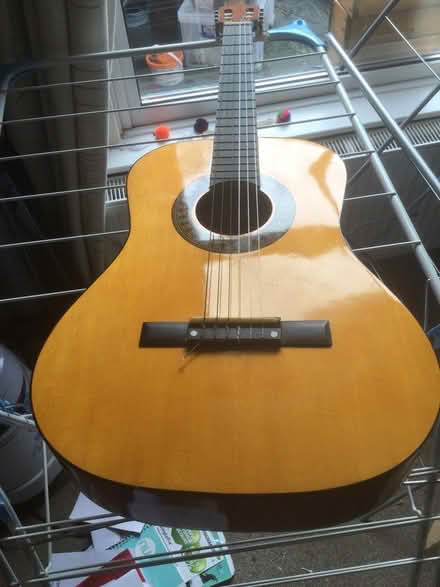 Photo of free Guitar: Herald (Wincobank, S5) #2