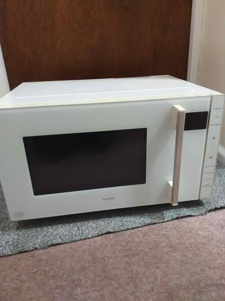 Photo of free White sandstrom 800W microwave (Hereford HR1) #1