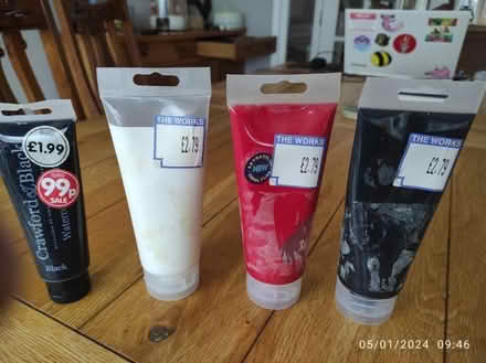 Photo of free Assorted tubes of paint (Chesham HP5) #1