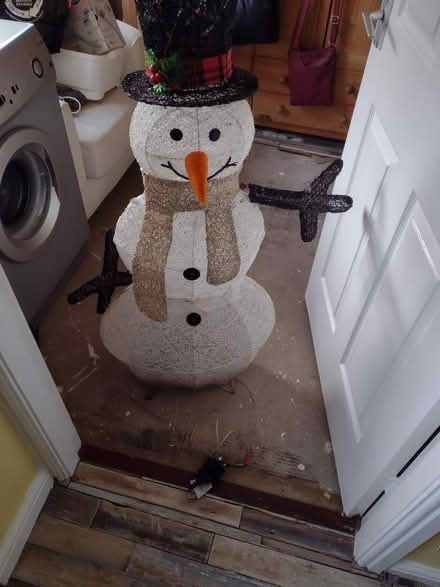 Photo of free Christmas snowman (Seacroft LS14) #1