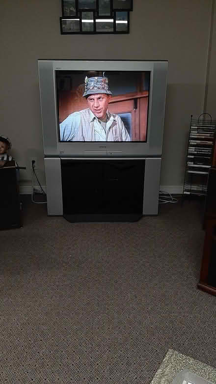 Photo of free Sony Trinitron Wega TV 32 Inch (paisley and imperial) #1