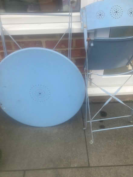 Photo of free Metal table and chair (AL4) #1
