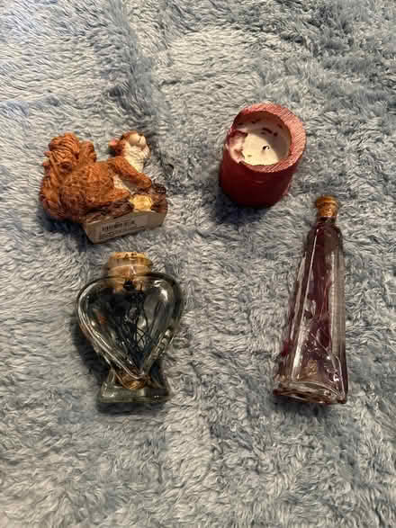 Photo of free Decor (Norland Ave, Chbg) #1