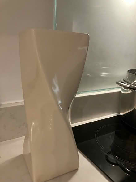 Photo of free Cream pottery vase (BR1) #2