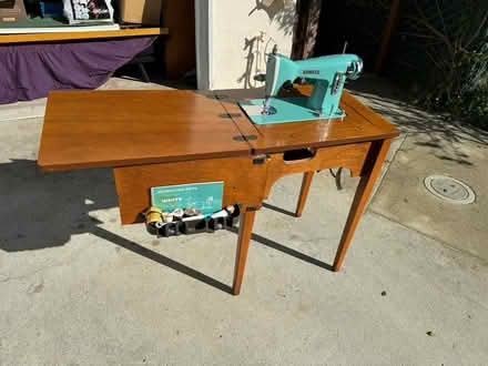 Photo of free Vintage White Sewing Machine (Hull & El Camino) #1