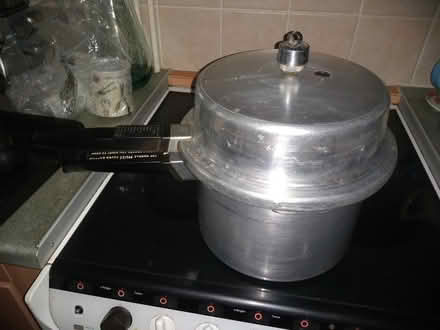 Photo of free High-dome pressure cooker (Roffey) #1