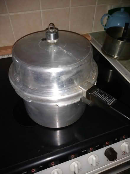 Photo of free High-dome pressure cooker (Roffey) #3