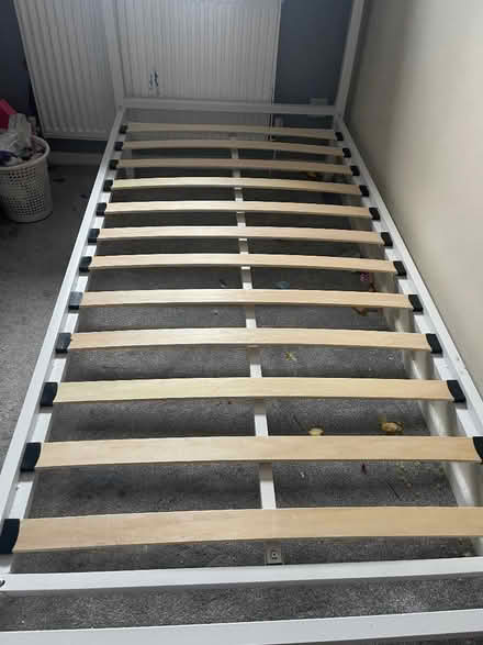 Photo of free Single 4 poster bed & mattress. (Westbury BA13) #1