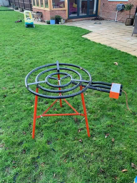 Photo of free BBQ paella stand (south stoke RG8) #1