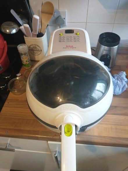 Photo of free Early Tefal air fryer (Luton) #1
