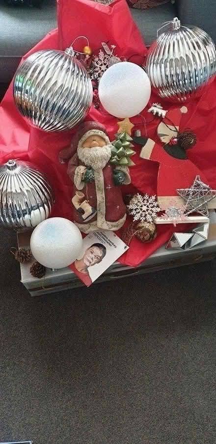 Photo of free Christmas decorations (Hanwell W7) #2