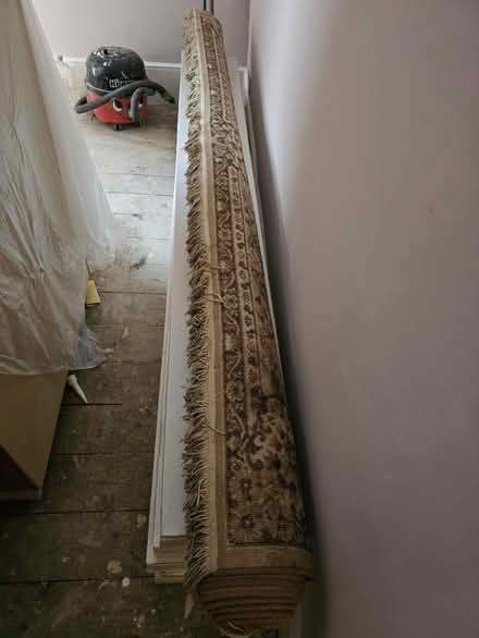 Photo of free Large rug (Woodside SE25) #1