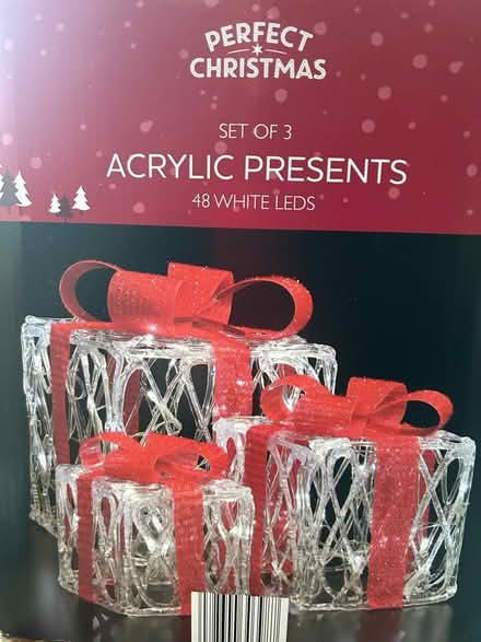 Photo of free Present Christmas Lights (Royston, by the station (SG8)) #2