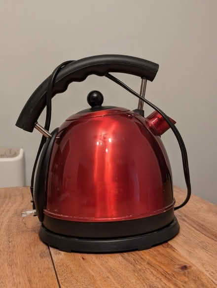 Photo of free Red electric kettle (Kensington) #3