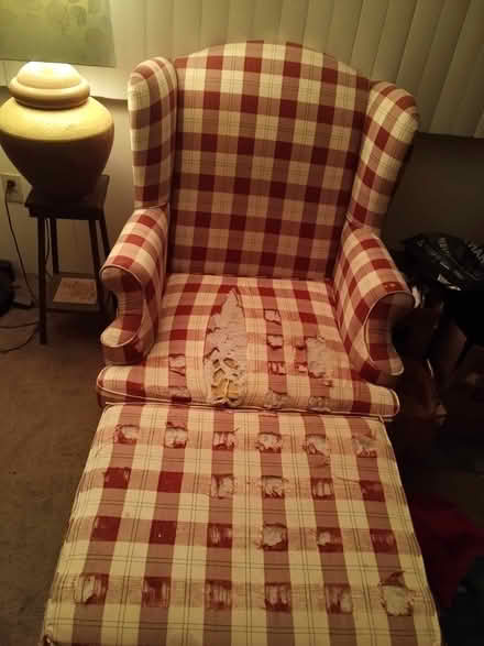 Photo of free Chair and Ottoman (Humboldt Hill, Eureka) #3