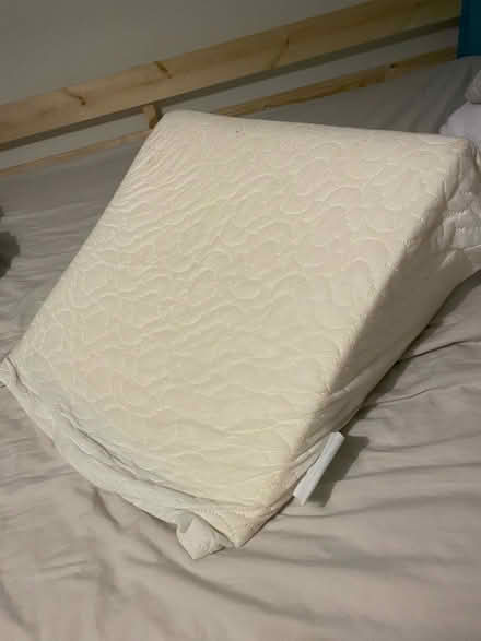 Photo of free Wedge bed pillow (E15 Stratford) #1