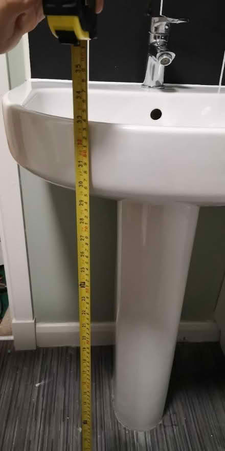 Photo of free basin with tap (Buckstone) #1