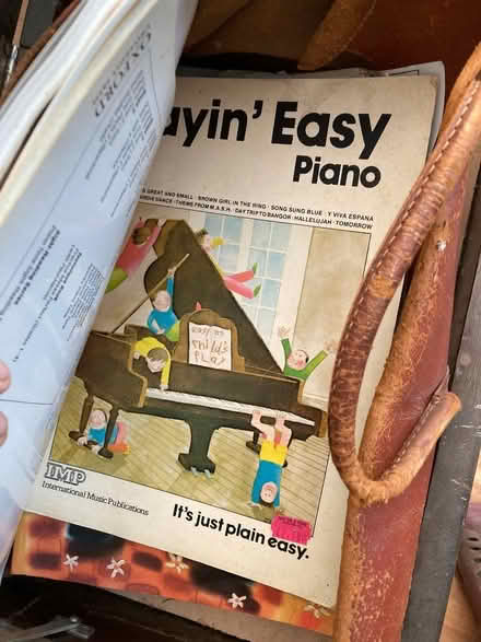 Photo of free Piano stool and books (Oxlinch GL10) #3