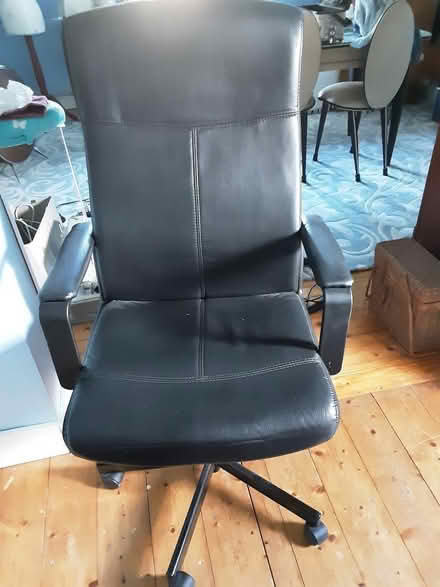 Photo of free Gaming/Computer chair (Ashurst Wood RH19) #1