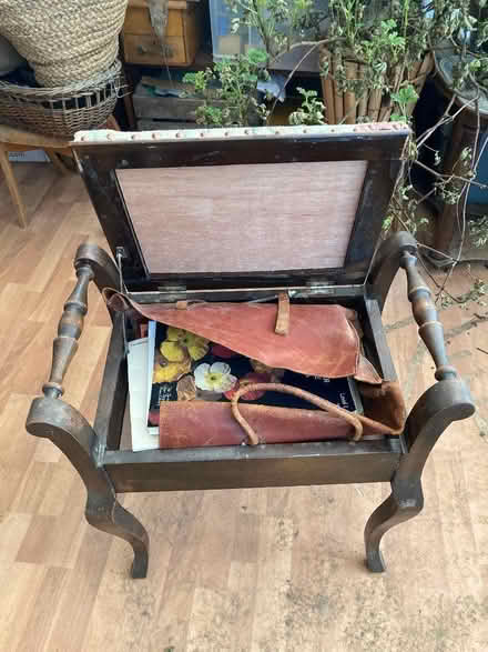 Photo of free Piano stool and books (Oxlinch GL10) #2
