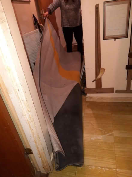 Photo of free Repost:-Carpet, 3200 x 2400mm,good condition,abstract design (Purley CR8) #1