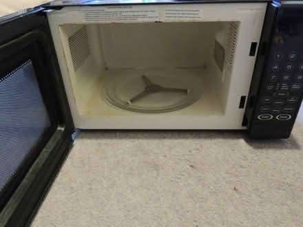 Photo of free Microwave Oven (Hilperton BA14) #3