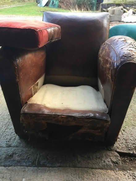 Photo of free Old leather chair in need of renovation (Huntington HR5) #3