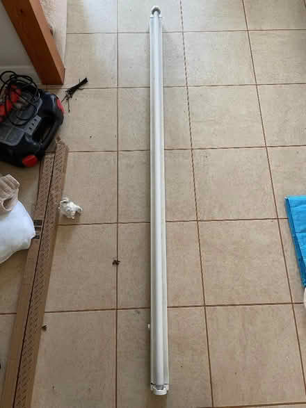 Photo of free 5 ft (1.5m) fluorescent strip light (Radnage HP14) #1
