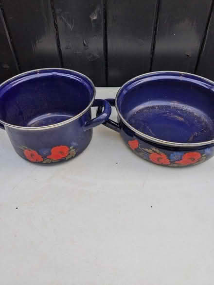 Photo of free Enamel pots with flower decoration (Southsea PO5) #4