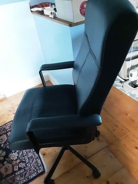 Photo of free Gaming/Computer chair (Ashurst Wood RH19) #2