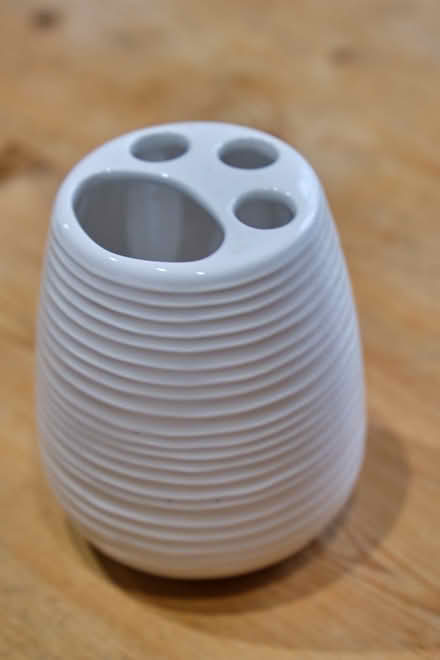 Photo of free Artist's Brush Holder (Kington) (Newton HR5) #1