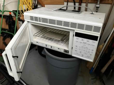 Photo of free GE Spacemaker Over Rage Microwave (Old Ottawa South) #2