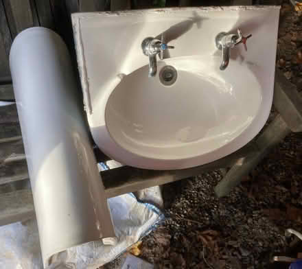 Photo of free Bathroom basin (with pedestal & taps) (Great Dunmow CM6) #1