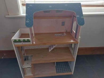 Photo of free Dolls house and furniture (WR2 st johns) #1