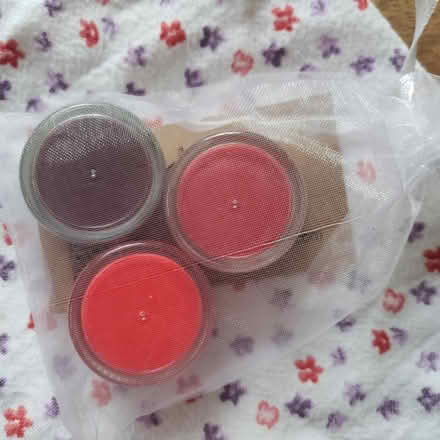 Photo of free 3-pack of natural lip glosses (Phinney Ridge) #1