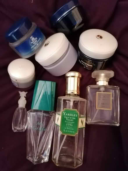 Photo of free 5 x COSMETIC JARS and 4 x PERFUME BOTTLES (Prescott SY4) #1