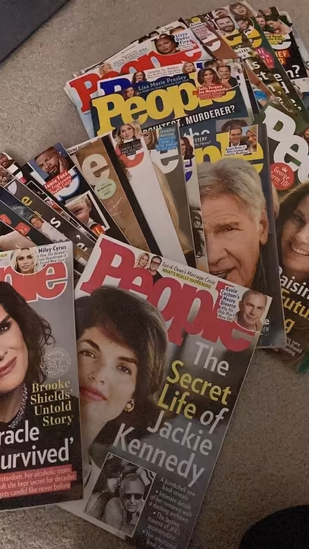 Photo of free People Magazines Mar- Nov 2023 (Glen Ellyn) #1