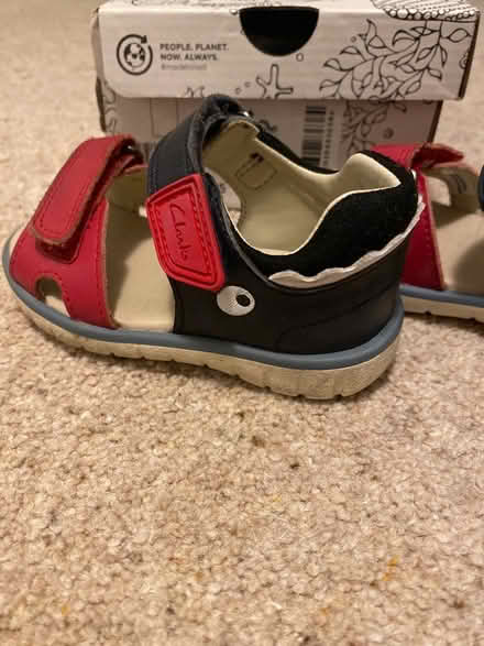 Photo of free Clarks size 5G toddler sandals (Surbiton KT5) #3