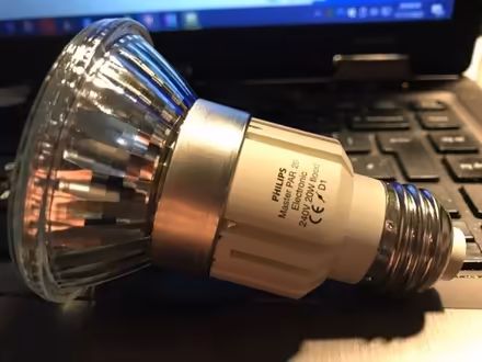 Photo of free 240V 20W Halogen Lamp - UV block (Franche DY11) #2