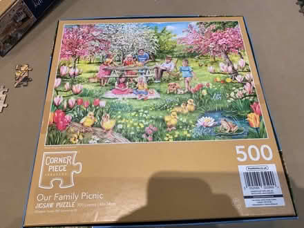 Photo of free Our family picnic 500 piece jigsaw (Broadgate PR1) #2