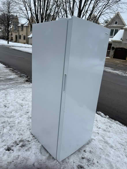 Photo of free deep freeze (near downtown naperville) #3