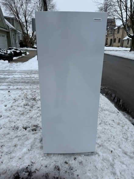 Photo of free deep freeze (near downtown naperville) #4