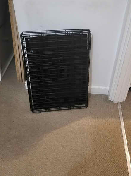 Photo of free Dog crate / medium size (SE5) #1