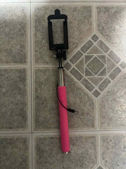 Photo of free Selfie stick (Sylmar) #3