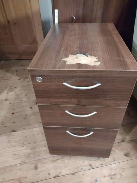 Photo of free Large computer desk (High Town LU2) #1