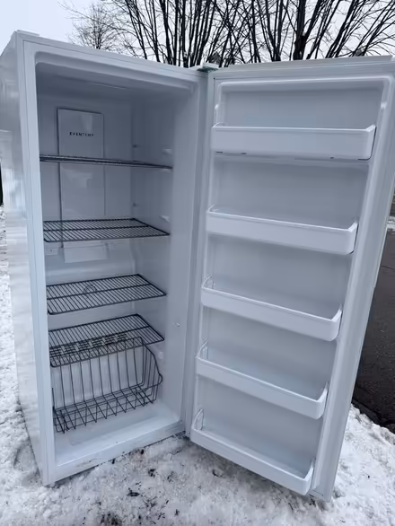 Photo of free deep freeze (near downtown naperville) #2